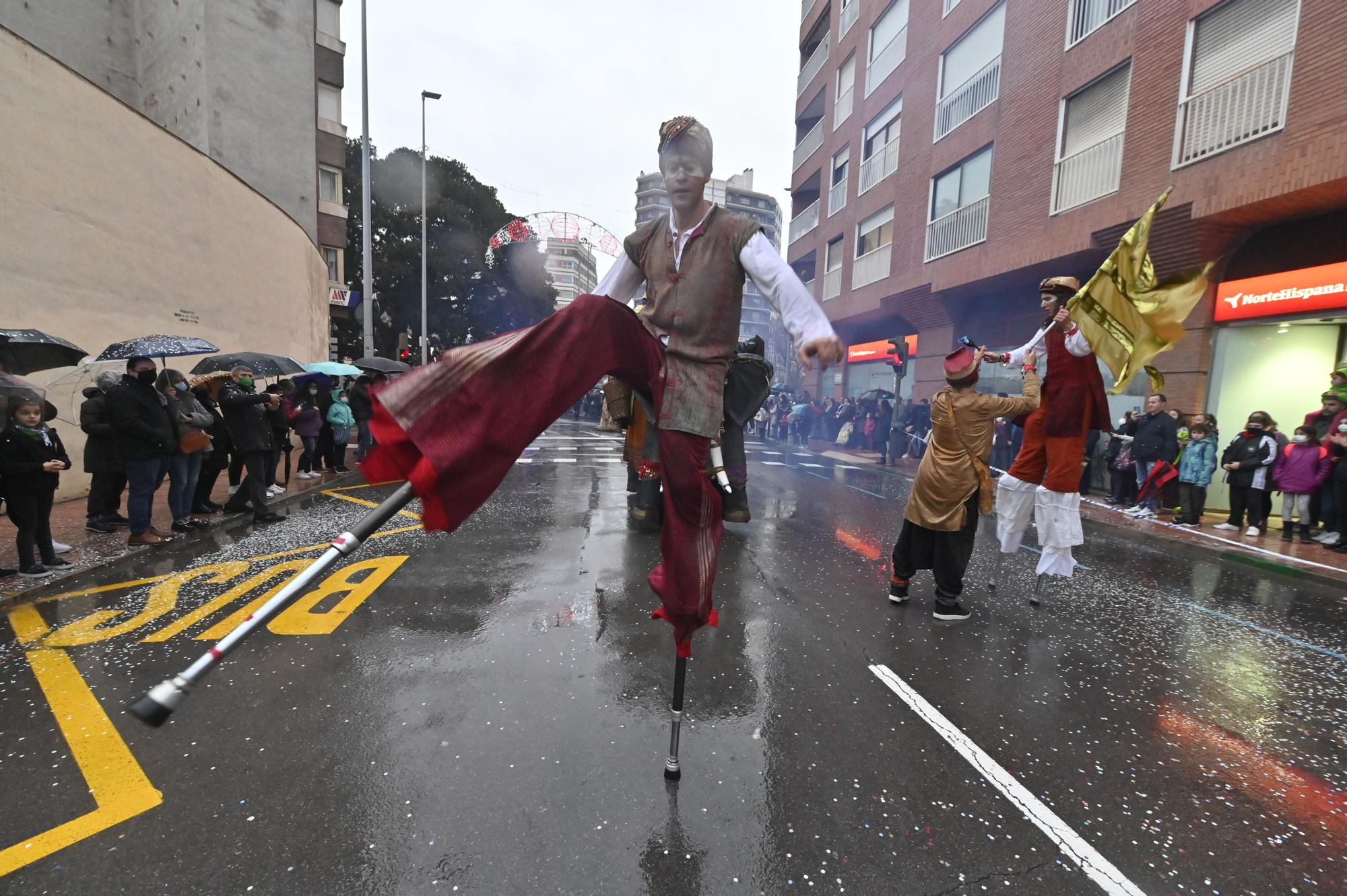 Teatro y música en el desfile de animación de la Magdalena