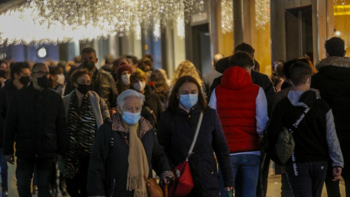 Aglomeraciones en la calle durante las fiestas.