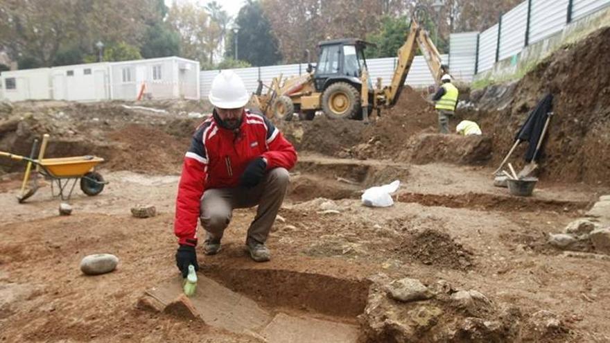 Aparecen restos de una necrópolis romana en la obra de la biblioteca