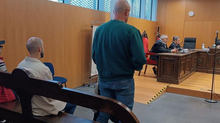 Uno de los cuatro acusados en un caso de ropa falsificada no acepta un acuerdo y el juicio se suspende por tercera vez