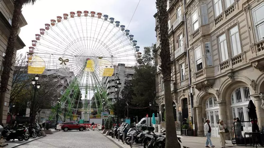 Últimos preparativos para el encendido de luces de navidad