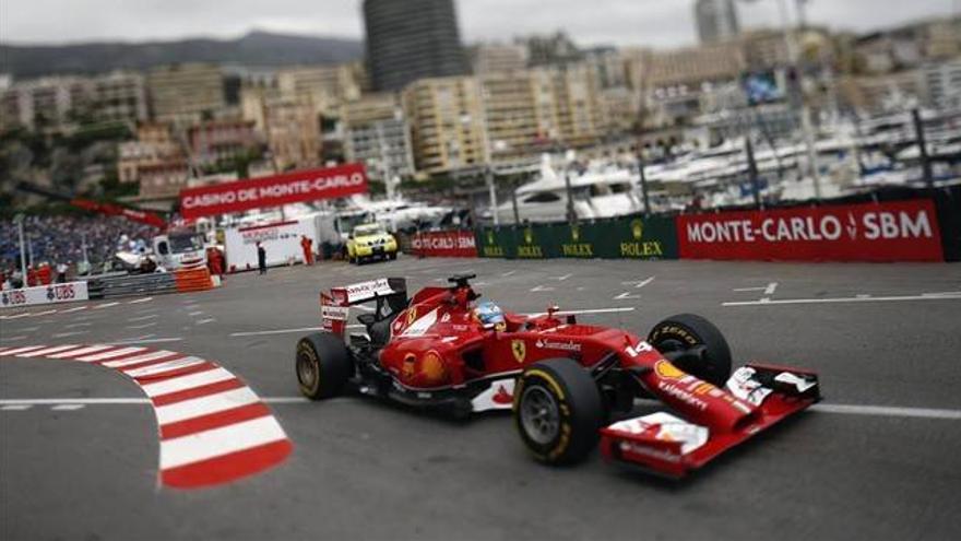 Alonso se codea con los Mercedes en Mónaco