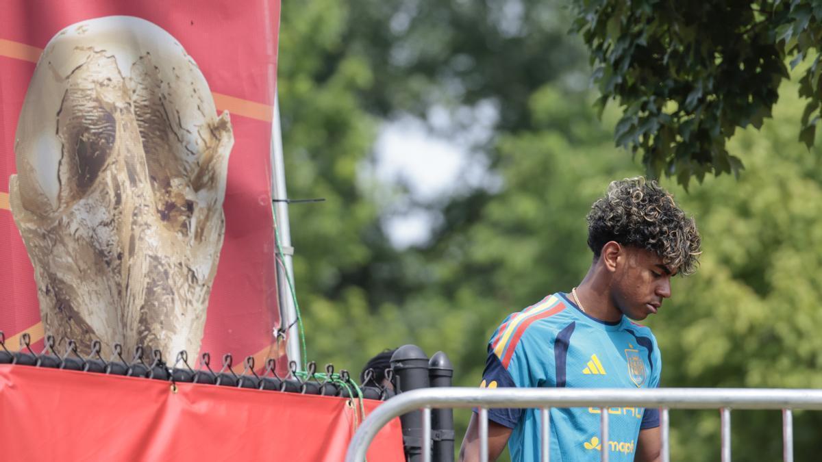 Lamine regresa a la concentración de la selección tras el día libre