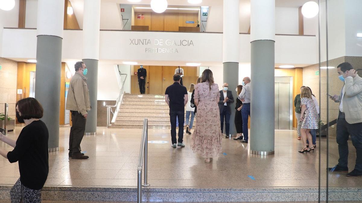 Funcionario de la Xunta, en la sede de San Caetano