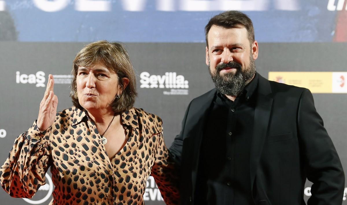 Los realizadores Remedios Malvárez y Arturo Andújar a su llegada a la Gala de Inauguración del 18 Festival de Cine Europeo de Sevilla que se celebra hoy viernes en la capital andaluza.