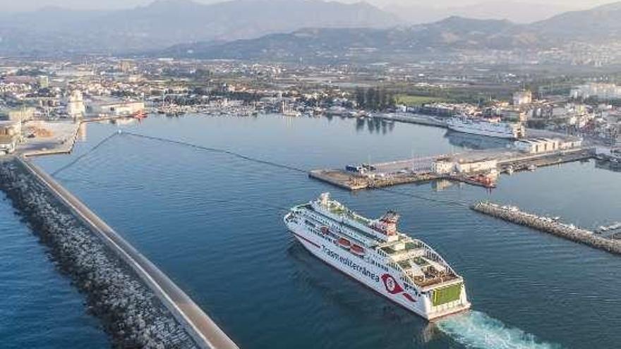 Operación &quot;paso del estrecho&quot; para el ferri de Vulcano