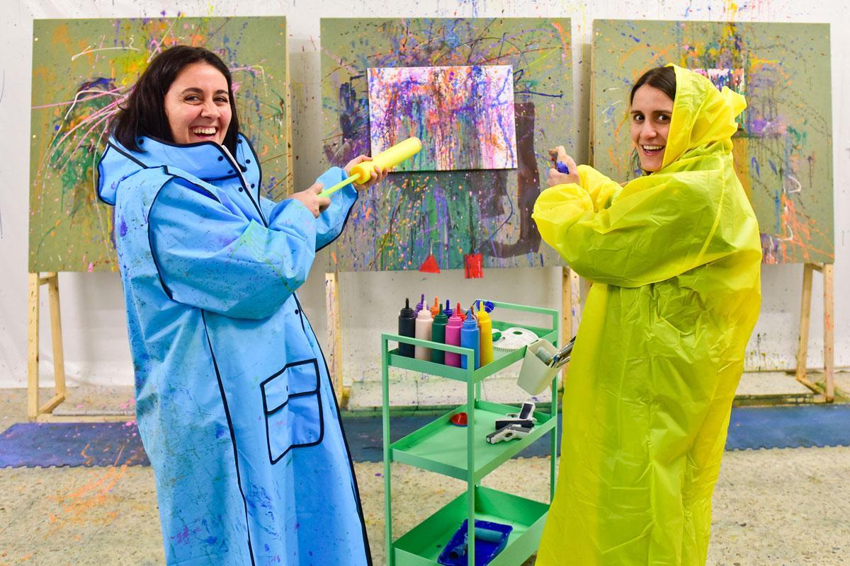 Valentina  Pumar y Nicole, las dueñas del nuevo local Mancharte en A Coruña.