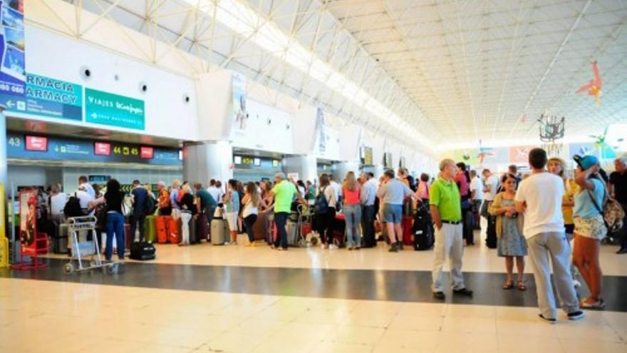 Operación salida en el aeropuerto para las vacaciones, agosto 2014