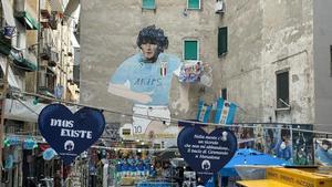 Murales de Maradona, en la Via Emanuele de Deo de Quartieri Spagnoli, en Nápoles.