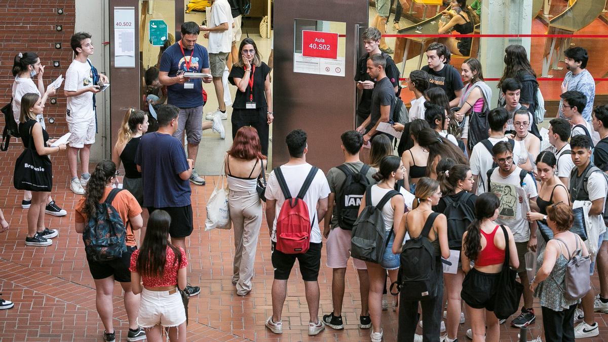 Barcelona 14/06/2022 Pruebas de la selectividad en la UPF. La selectividad arranca en Catalunya con los exámenes de Castellano y Lengua Extranjera FOTOGRAFIA DE JOAN CORTADELLAS