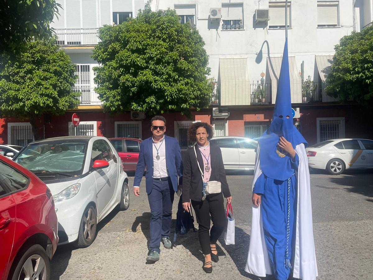 Los padres de Sandra Peña a su llegada a San José Obrero