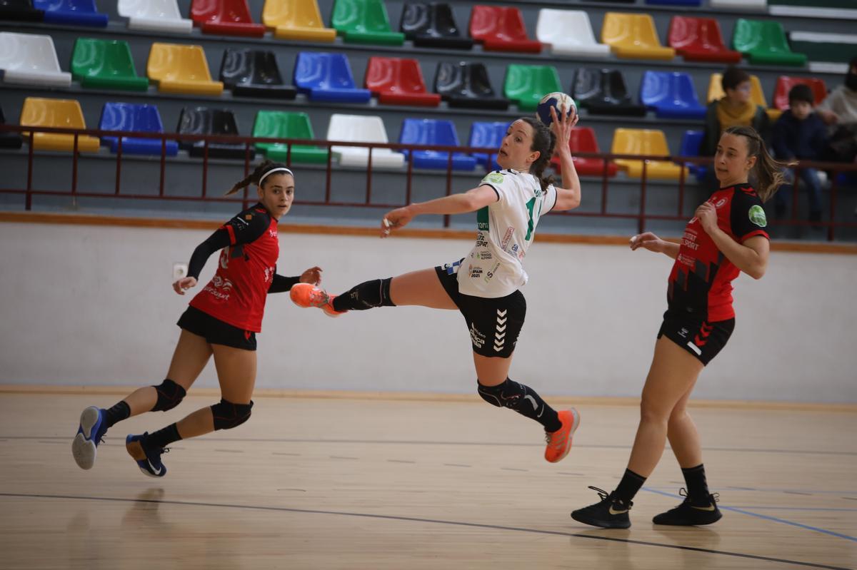 María Flores, jugadora del BM Elche