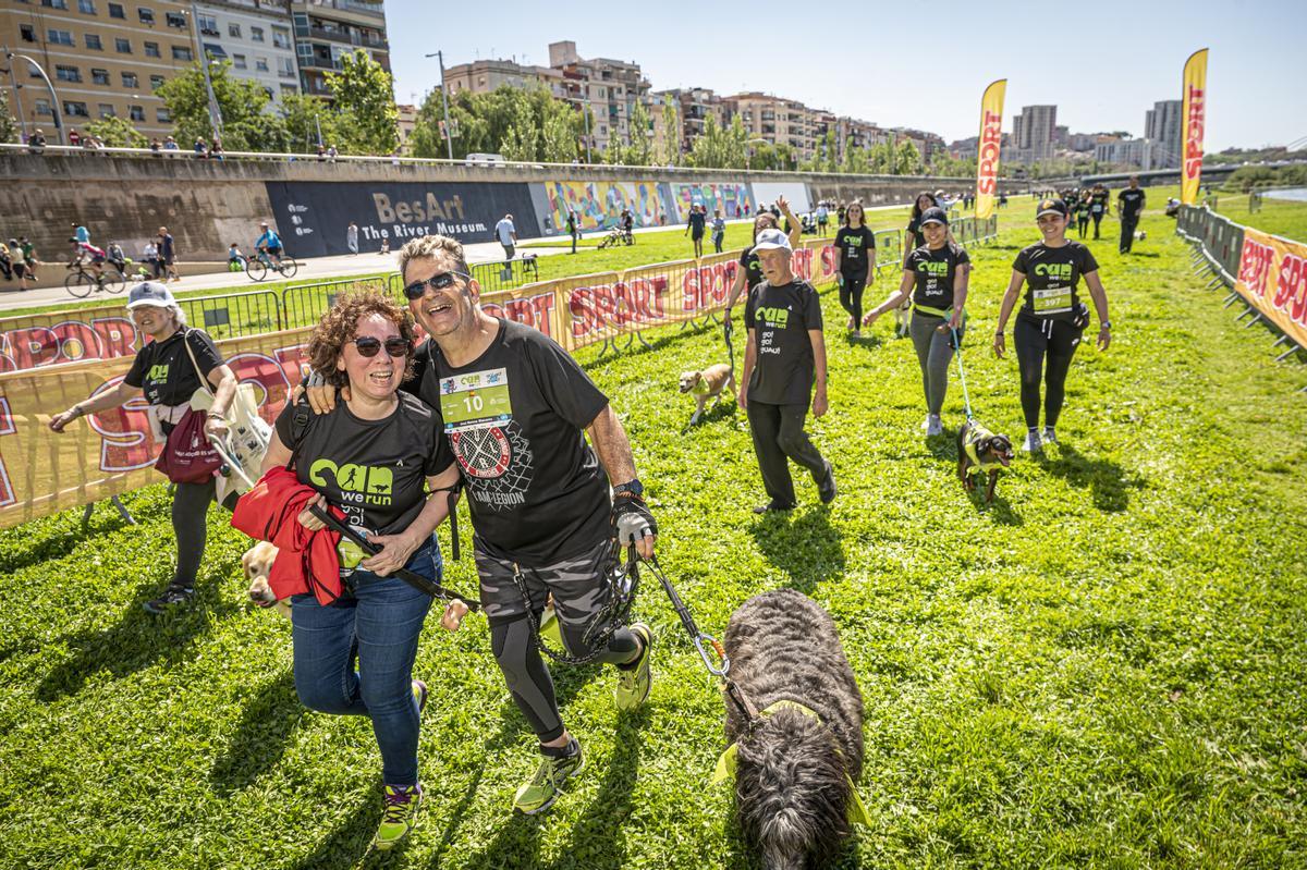 CAN WE RUN BARCELONA. La carrera organizada por Prensa Ibérica y El Periódico de Catalunya con la colaboración de Sport ,  donde las personas y sus mascotas perrunas corren en familia