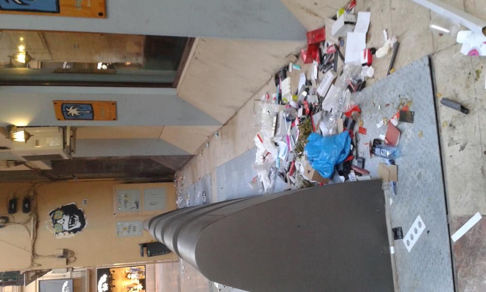 Basura acumulada desde el inicio de la huelga de limpieza en Málaga