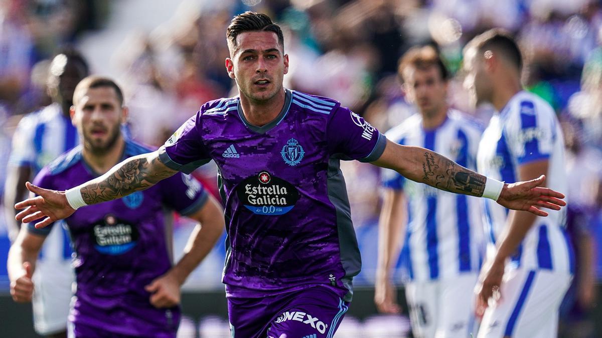 Sergio León celebra un gol con el Valladolid
