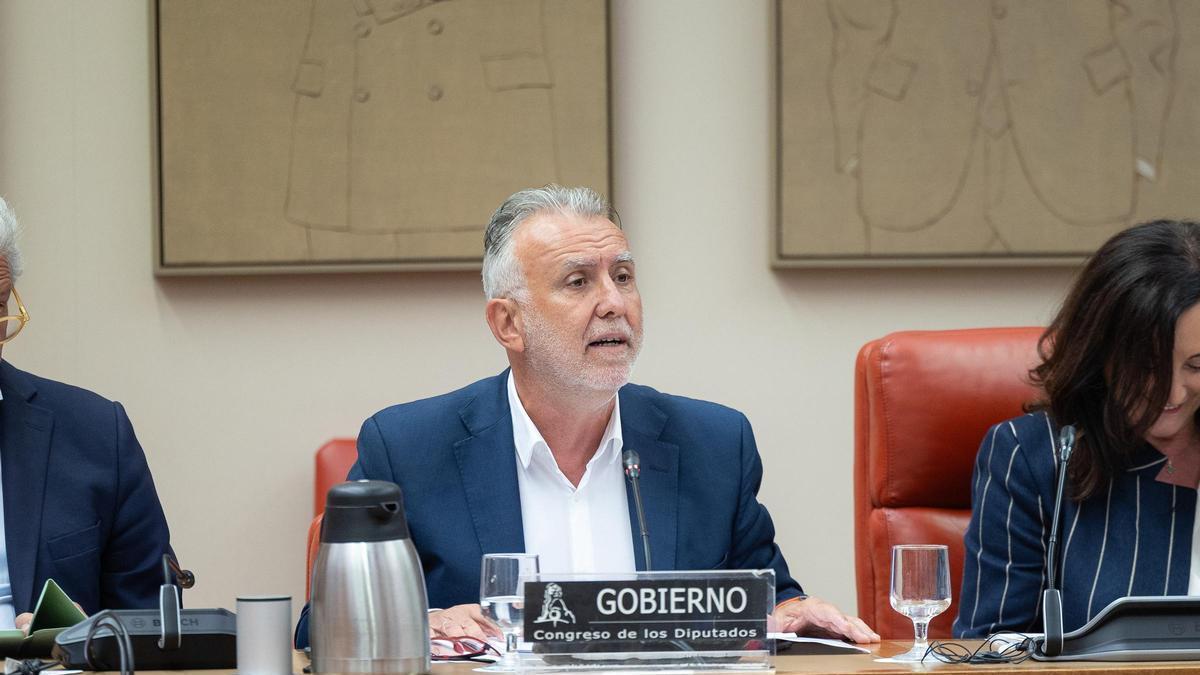 El ministro de Política Territorial y Memoria Democrática, Ángel Víctor Torres, comparece ante la Comisión Mixta de Seguridad Nacional, en el Congreso de los Diputados, a 27 de agosto de 2026, en Madrid (España).