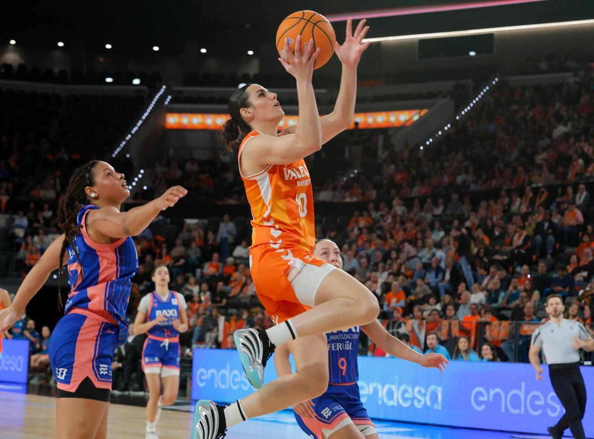 El Valencia Basket - Baxi de Ferrol de la LF Endesa, en imágenes