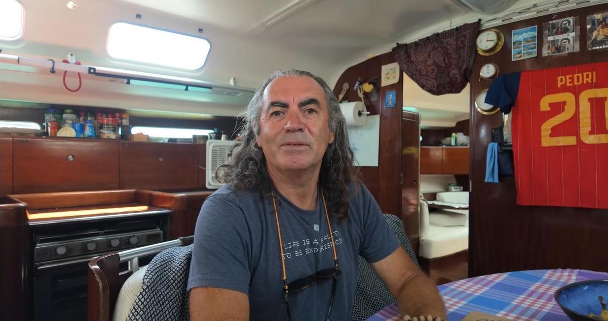 El barco de Roberto está localizado las 24 horas, los 7 días de semana, los 365 días del año, aunque se hundiera