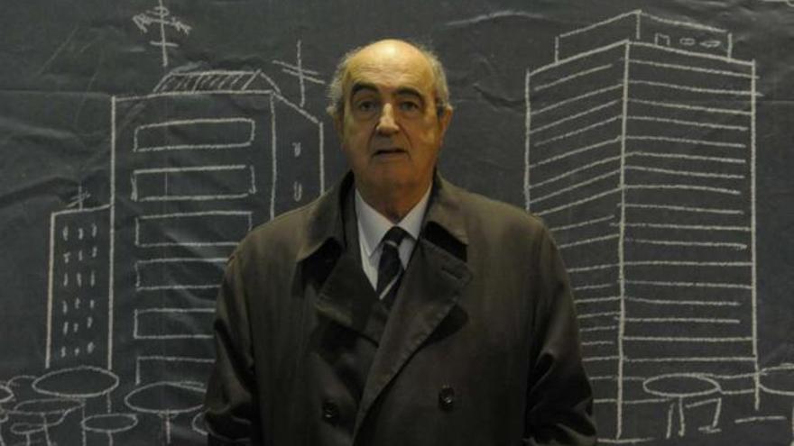 Javier Manterola, ante la Fundación Barrié, de A Coruña, donde habló de la ingeniería en el Romanticismo. / víctor echave