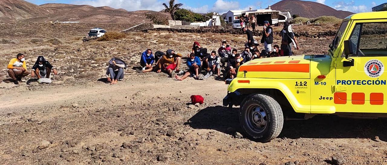 Llegada de migrantes a la playa de Los Cocotero, en Teguise.