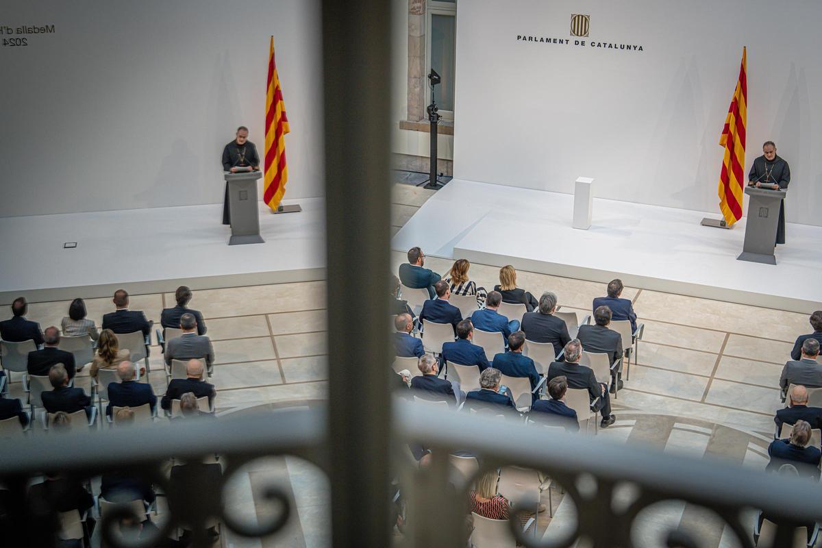 El Parlament de catalunya entrega de la Medalla de Honor de la institución, en la categoría de oro, al Monasterio de Montserrat.