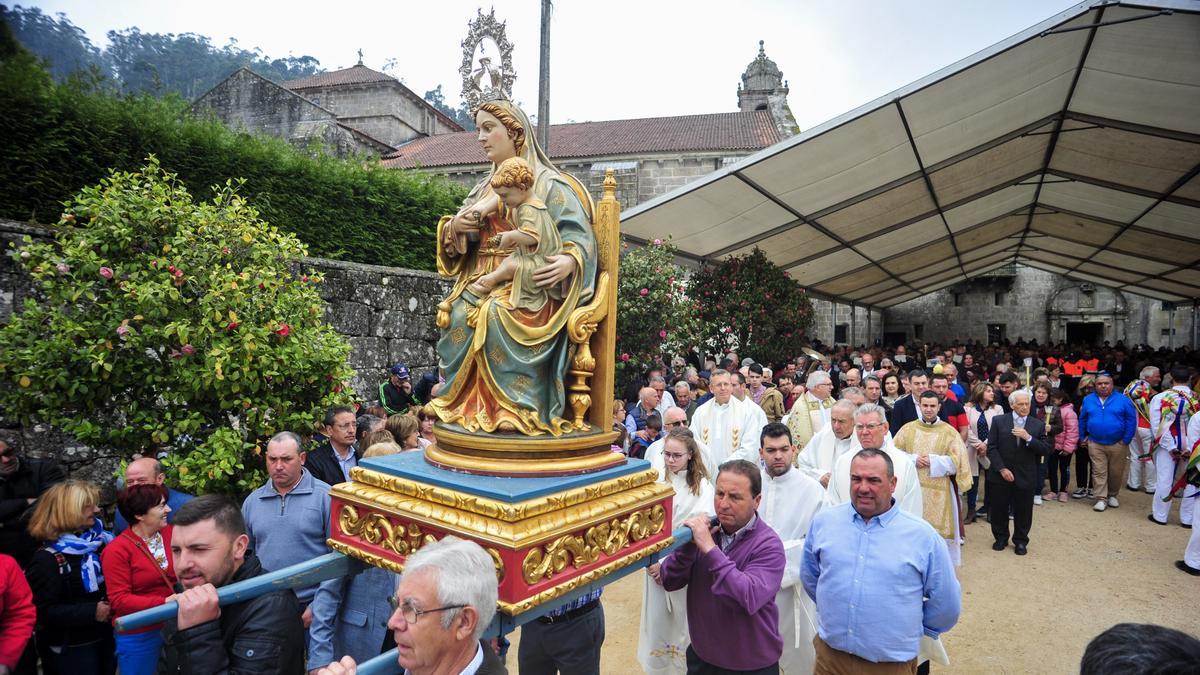 Procesión de la Virgen de las Cabezas de Armenteira, que se celebra el Lunes de Pascua