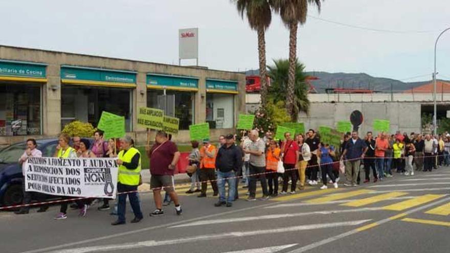 Manifestación de esta mañana por las obras en la AP-9. // Antonio Pinacho