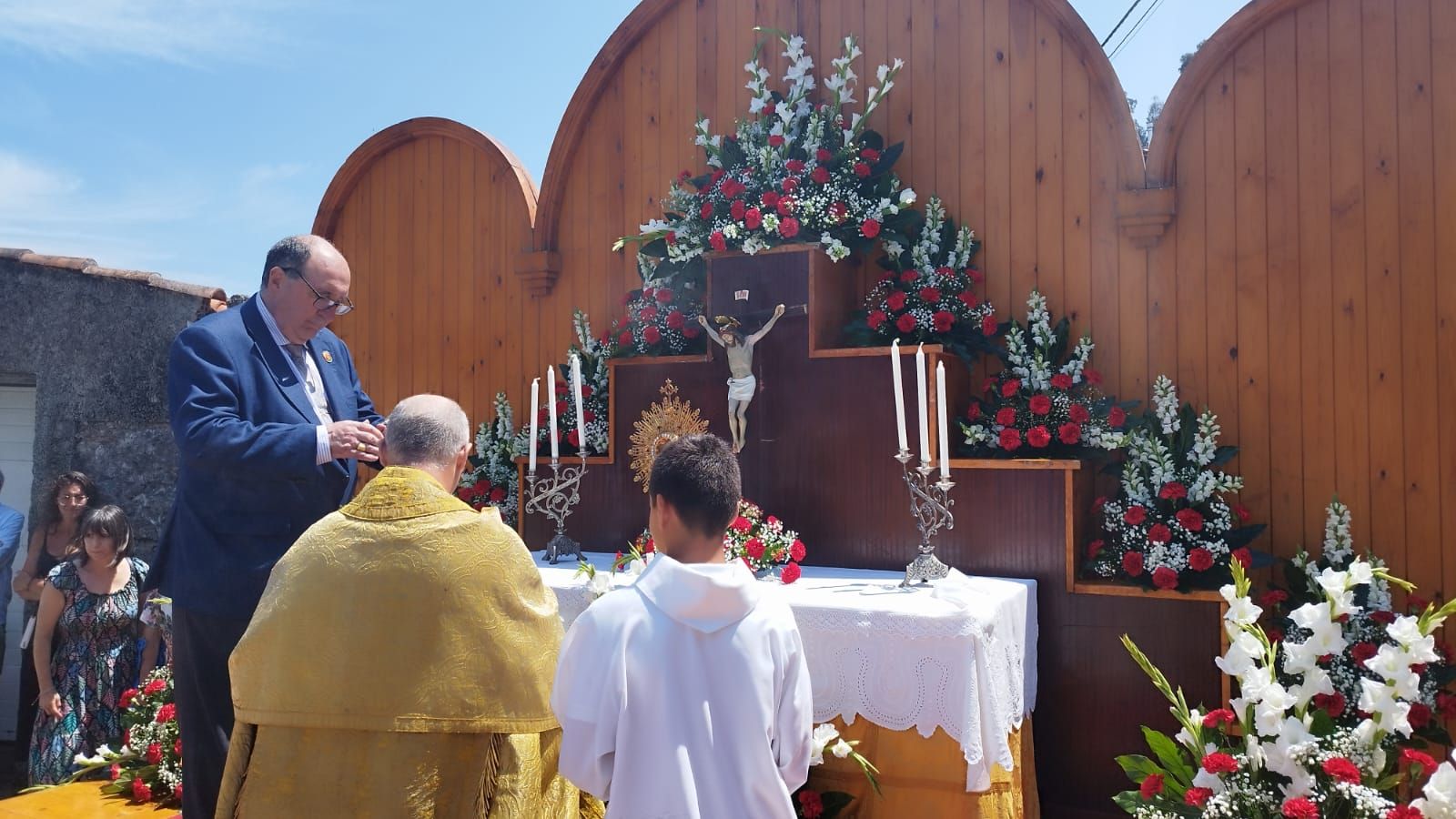 Así luce Cué durante sus fiestas de La Sacramental, en Llanes