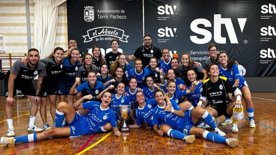 La plantilla del LBTL Alcantarilla celebra su triunfo en la Copa Presidente. | FFRM