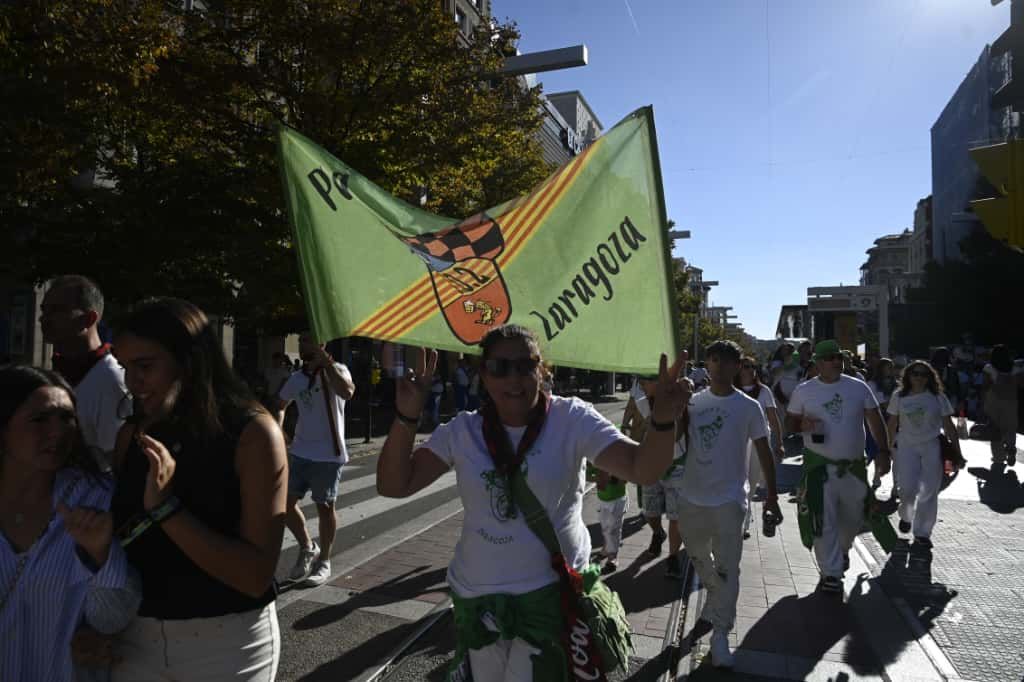 En imágenes | Primer día de las Fiestas del Pilar con las peñas y el pregón
