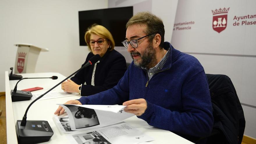 Yolanda Regidor inaugura el aula de Literatura de Plasencia