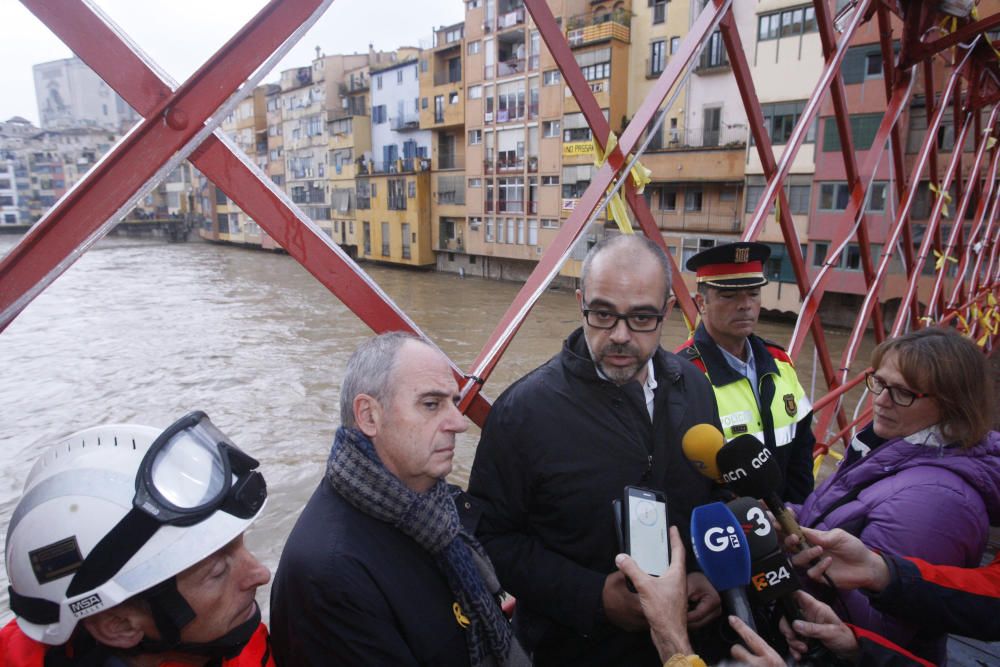 Espectacular augment del cabal del riu Onyar, a Girona