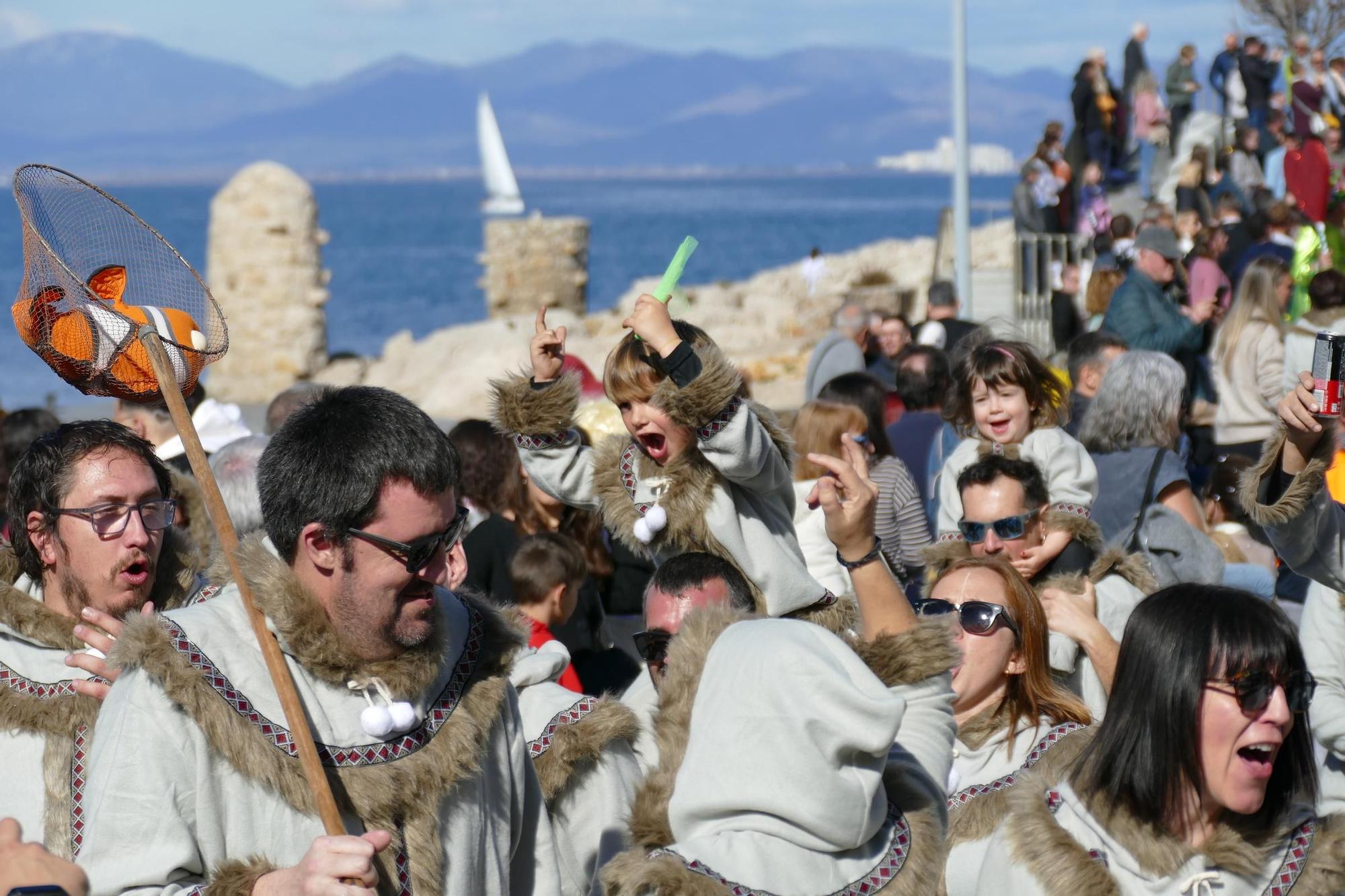 L'Escala s'acoloreix amb la rua de carnaval