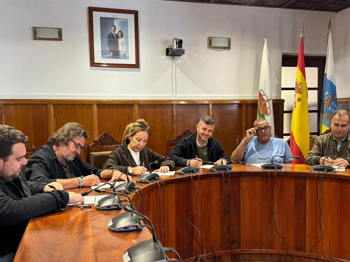 Firma del acta del Centro Residencial de Mayores