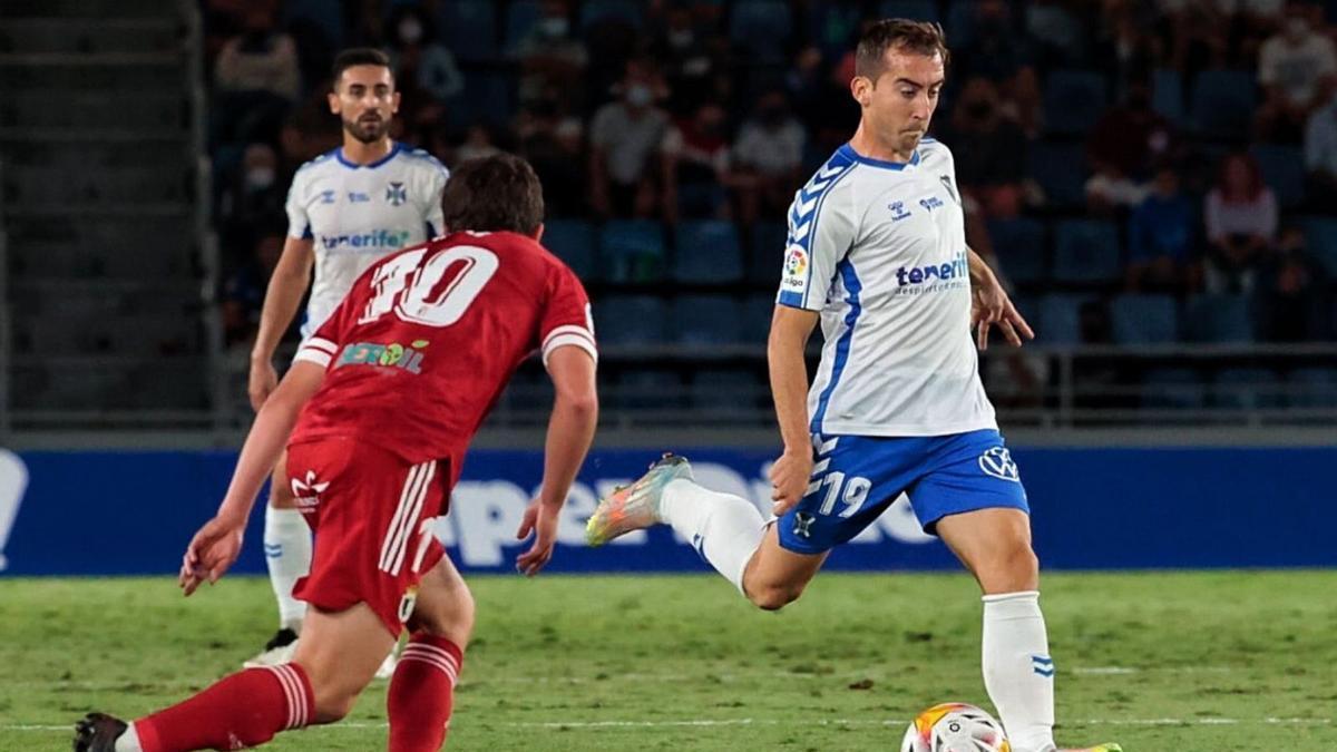 Rubén Díez, en un partido con el Tenerife la pasada temporada. |  // MARÍA PISACA