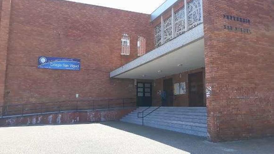 La entrada del colegio San Miguel.