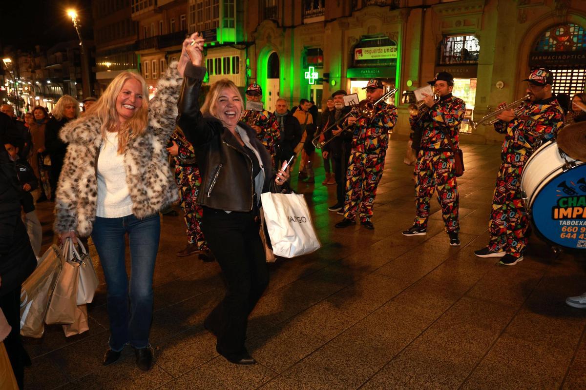 El Meco y los cabezudos estrenan el carnaval en Vigo