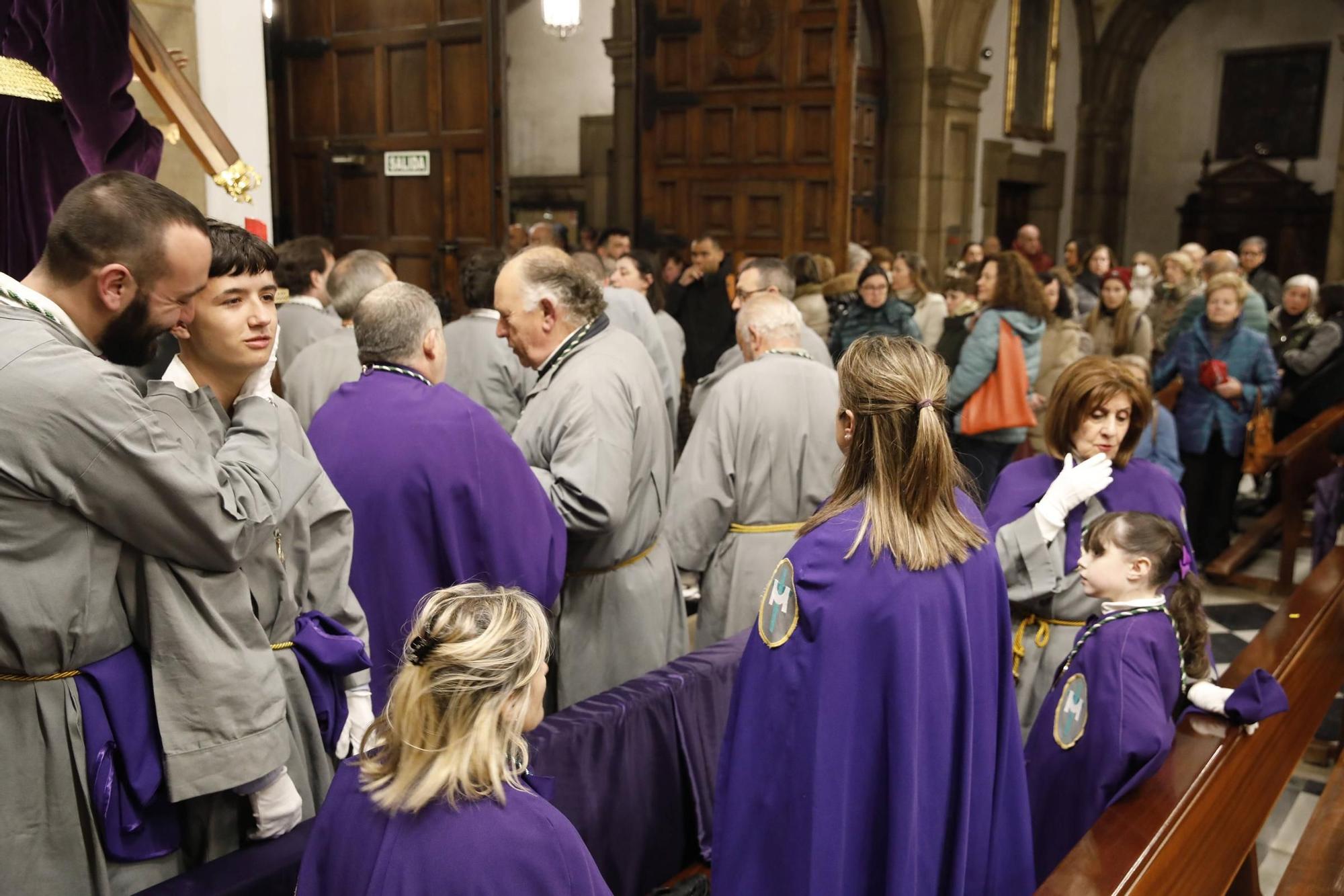 El mal tiempo obliga a suspender la procesión del Encuentro en Gijón