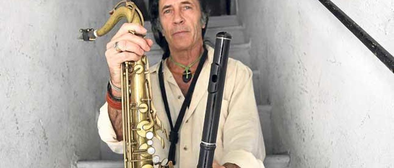 Jorge Pardo en Palma con su saxo y su flauta, compañeros inseparables.