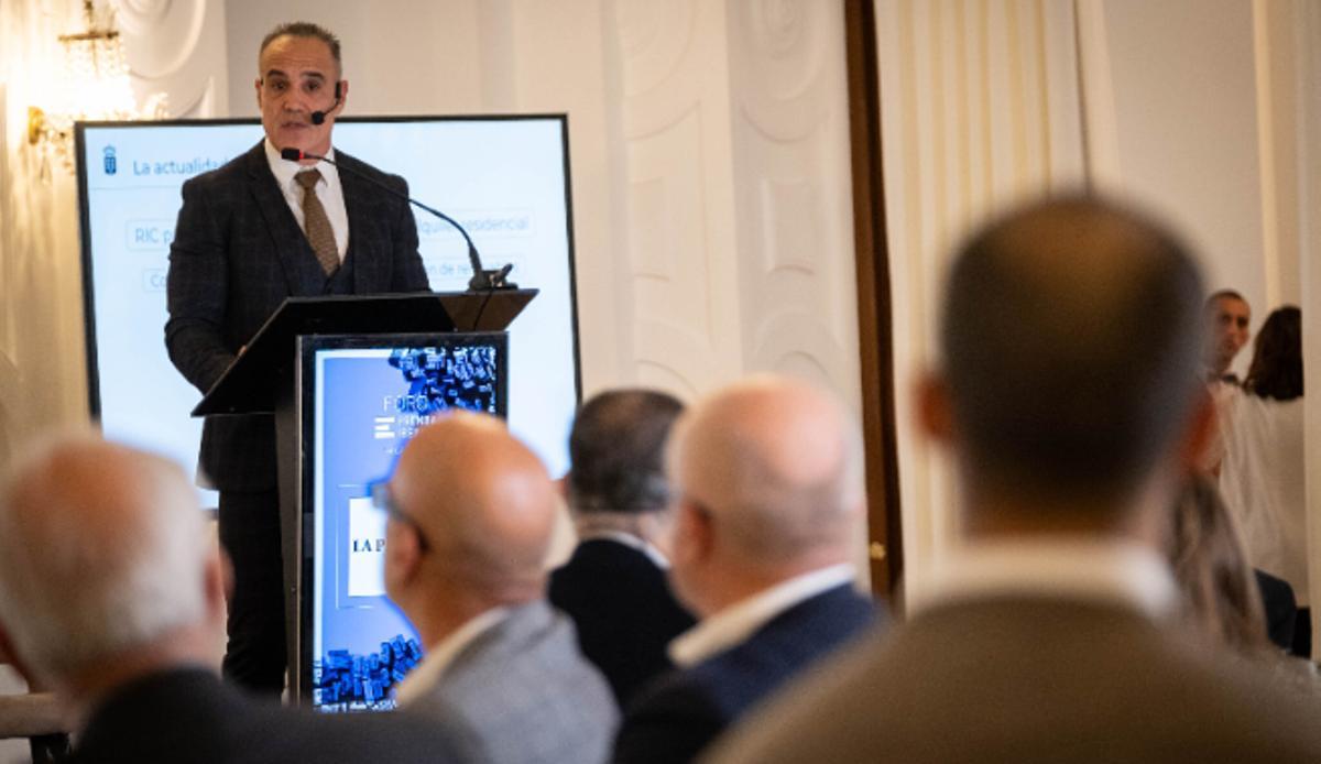 El Comisionado del REF,  José Ramón Barrera, en un acto público.