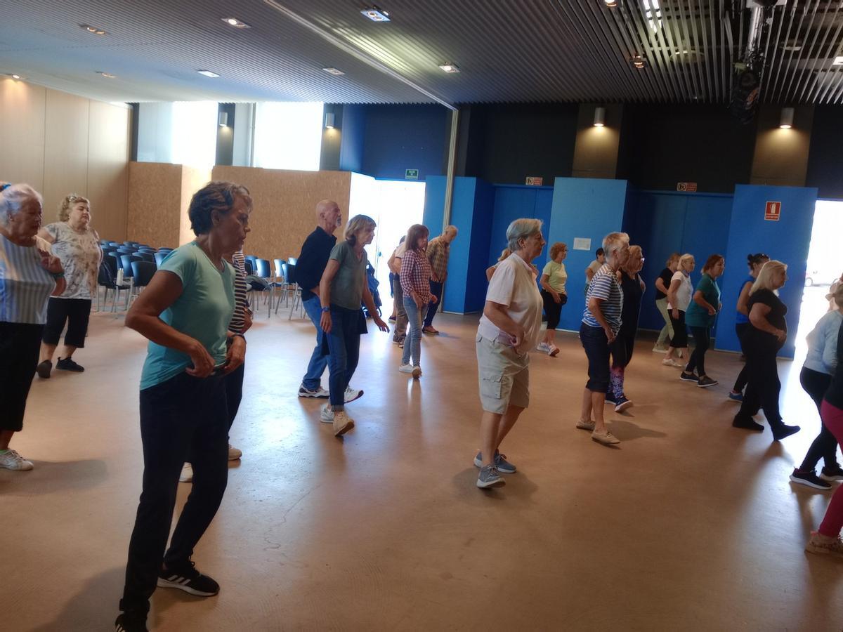 Unas de las actividades de AMEC en el centro social