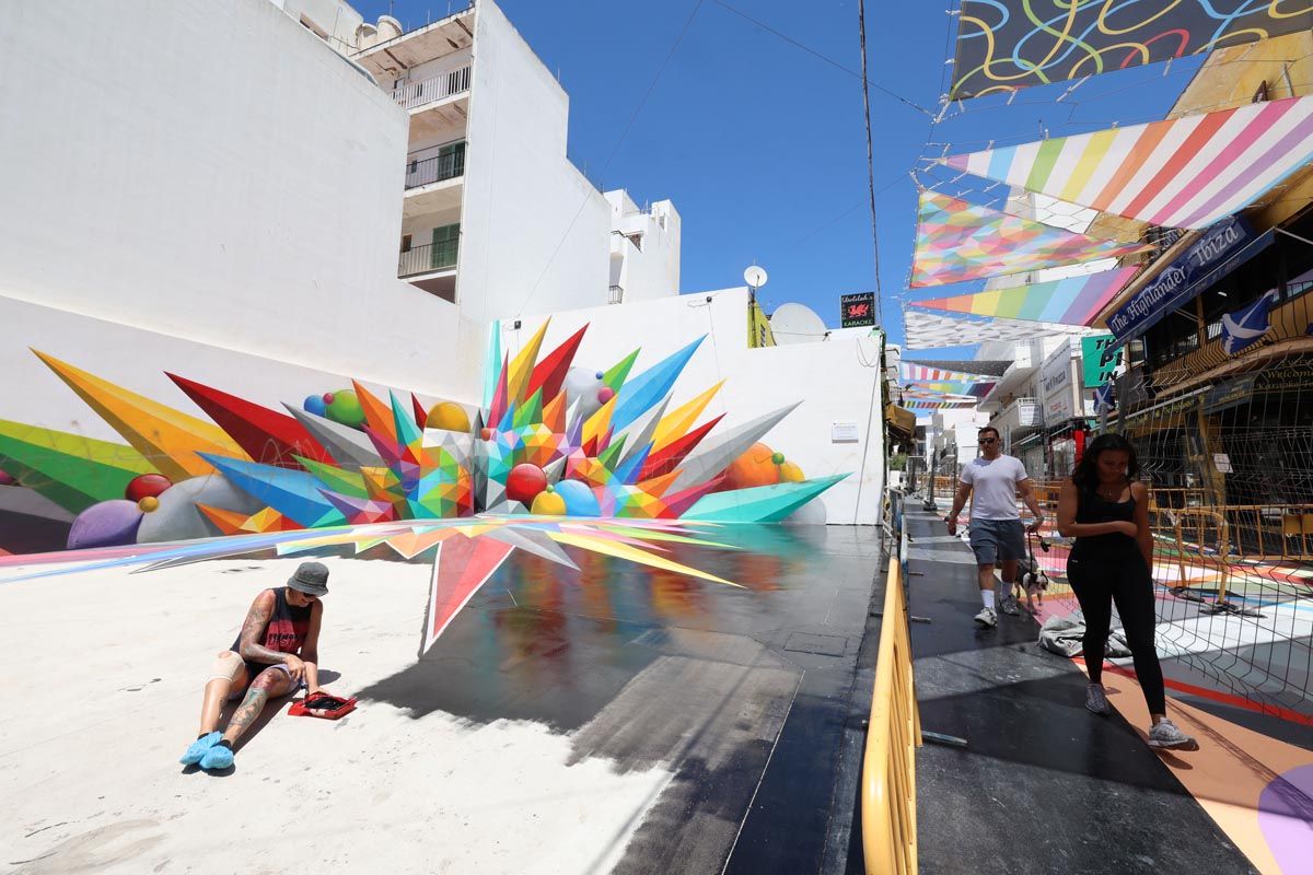 Galería: Vandalismo en el mural de Okuda en Sant Antoni