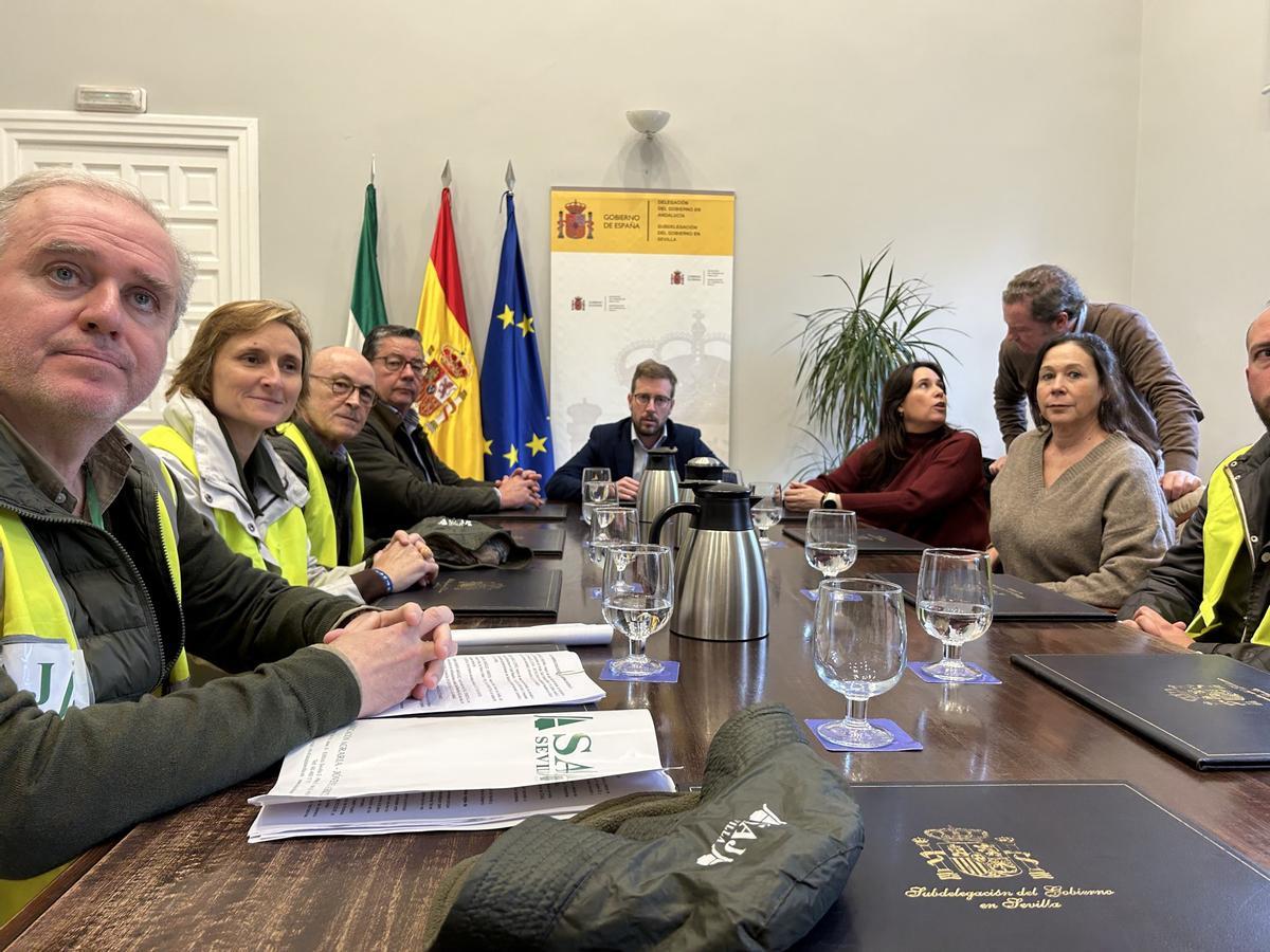 Las organizaciones convocantes de la tractorada en Sevilla se reúnen con el subdelegado del Gobierno