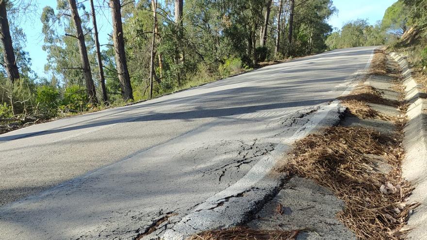 Denuncien el mal estat de la carretera de la urbanització Can Fornaca de Riudarenes