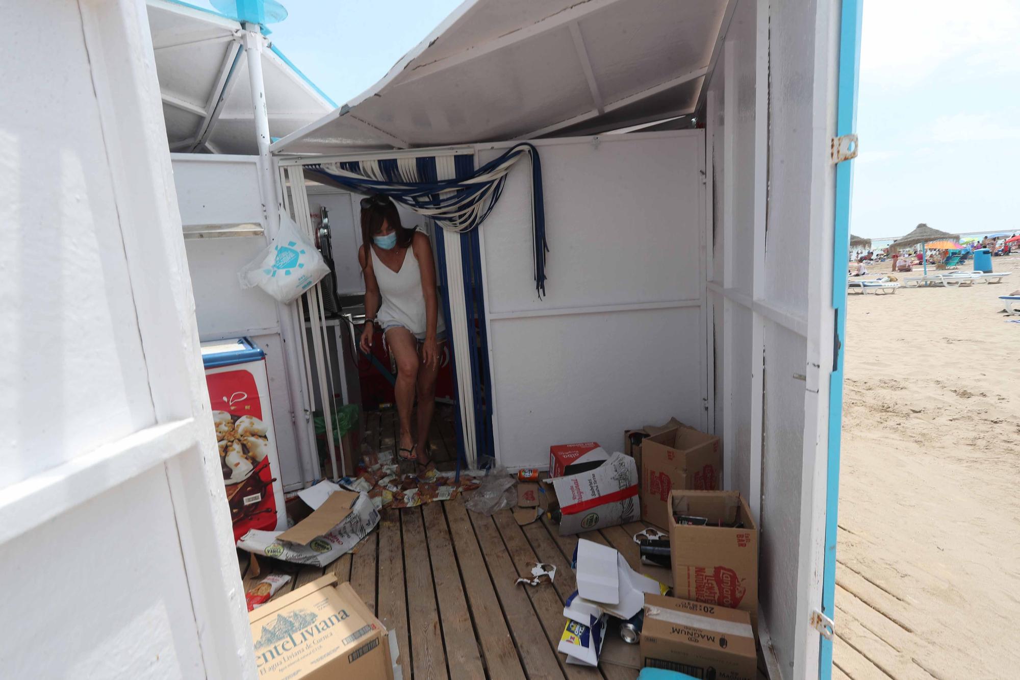 Así ha sido el acto vandálico en los chiringuitos de la playa de la Malva-rosa