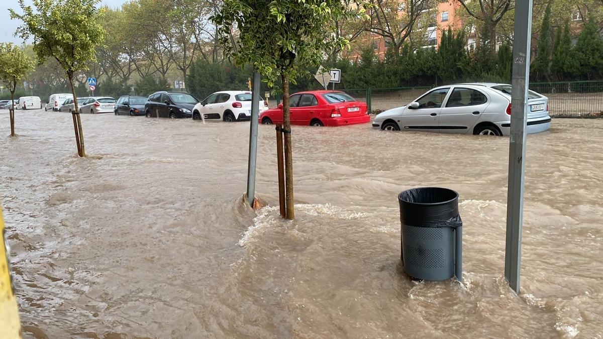 Barrio más allá de las vías inundado.