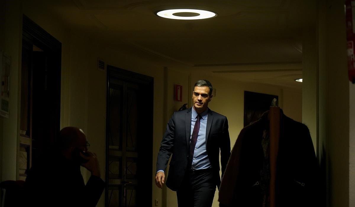 Pedro Sanchez en el Congreso de los Diputados para asistir al pleno.