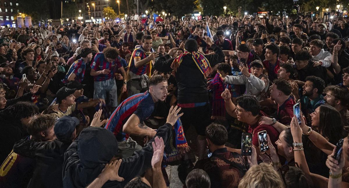 Celebració massiva a la plaça de Catalunya