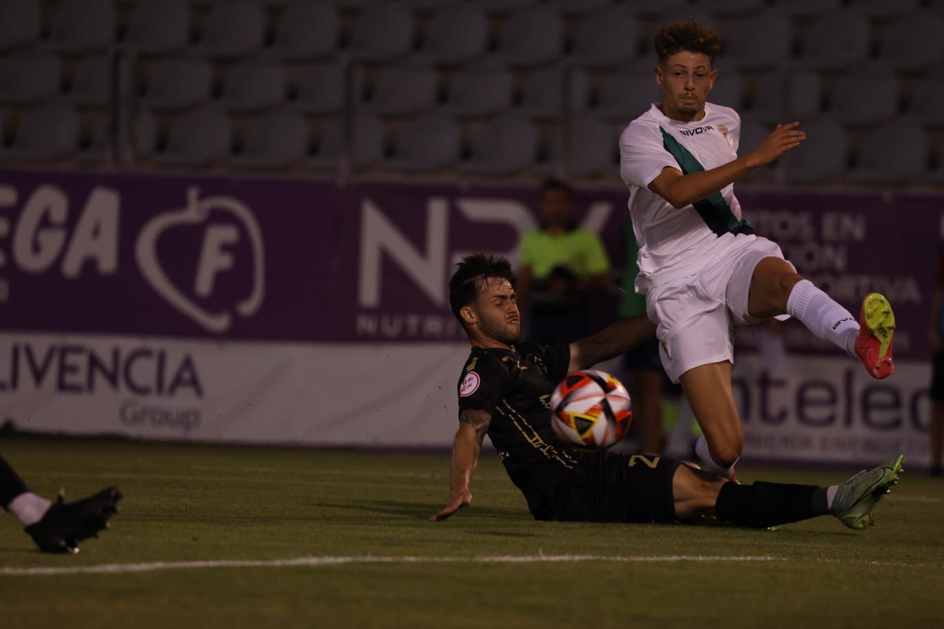 El Jaén - Córdoba CF del Trofeo Ciudad del Olivo, en imágenes