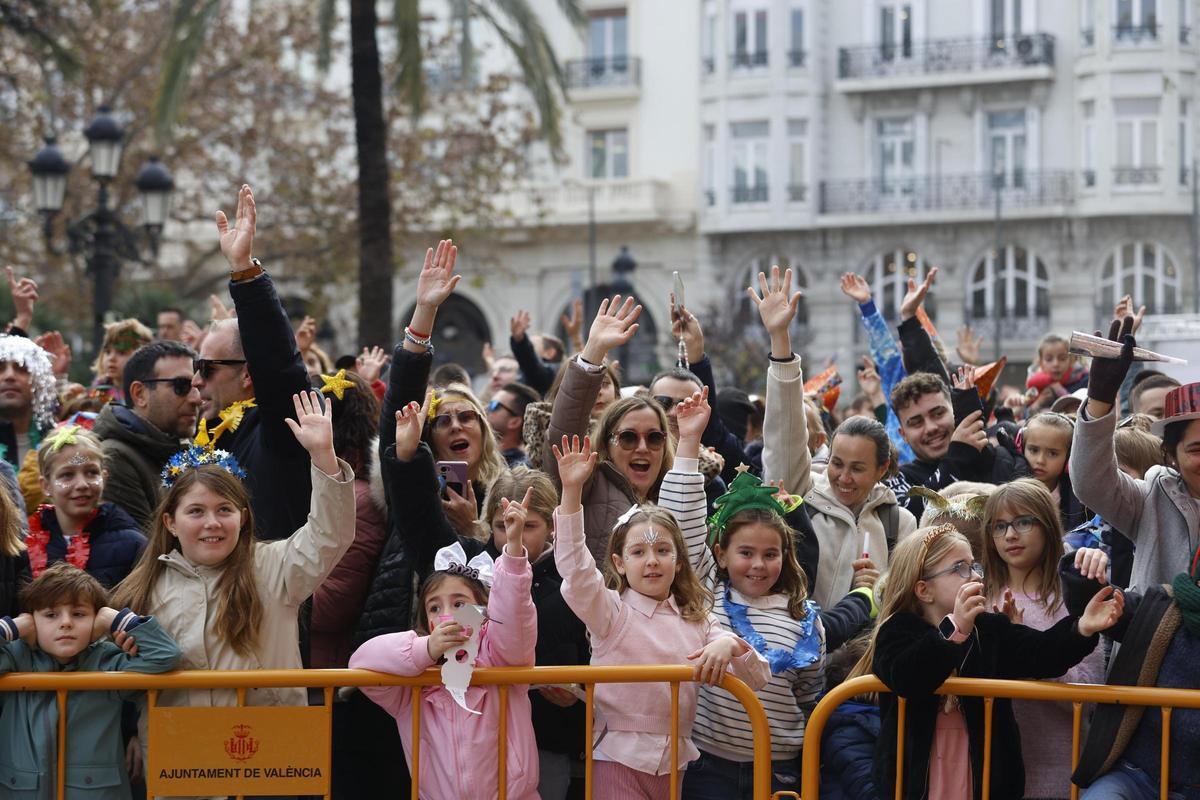 Miles de niños se adelantan a las campanadas con la 'Nochevieja infantil' de València
